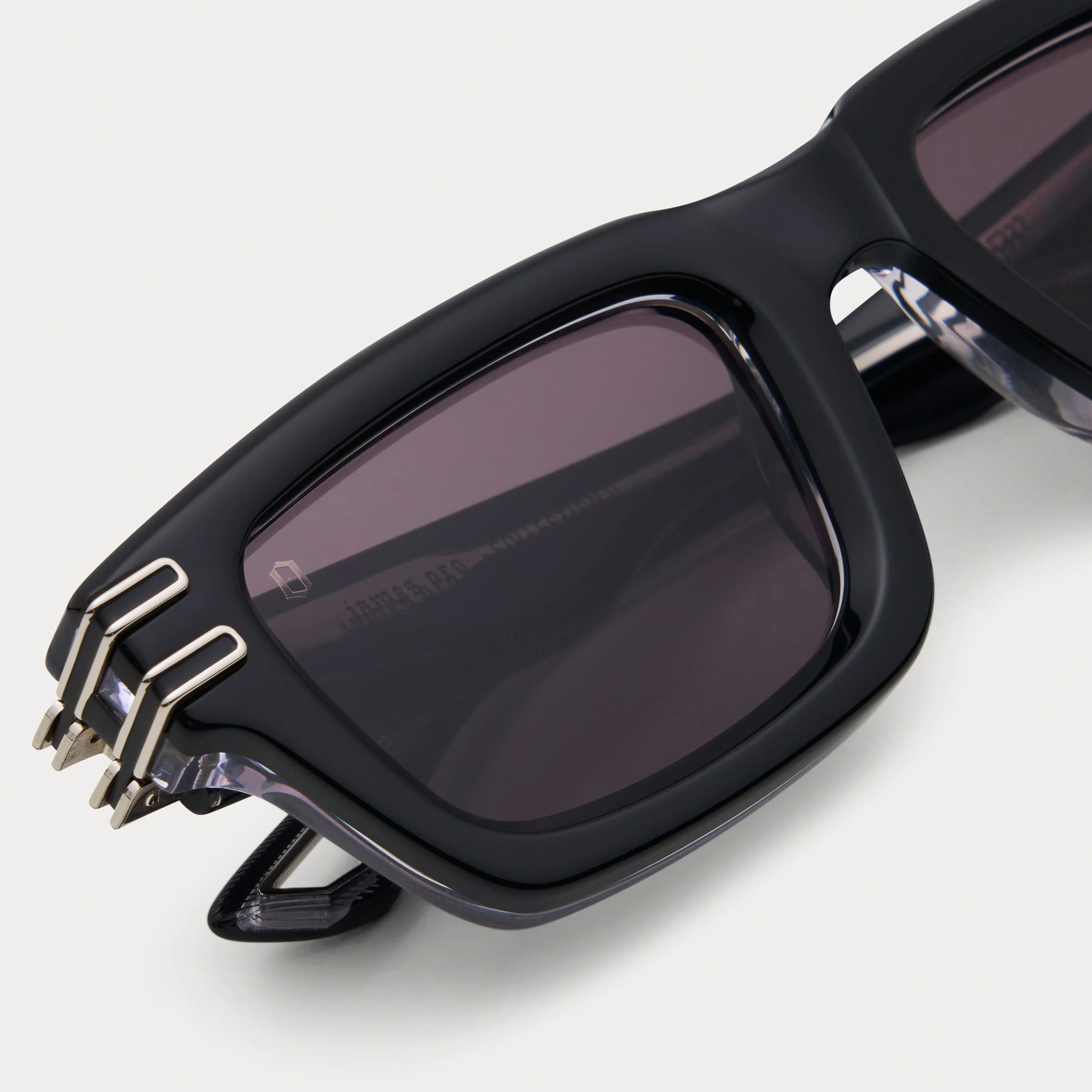 BLACK DEFENDER - Image 5